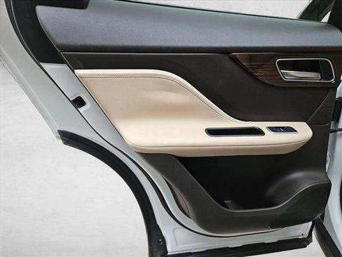 Used 2019 Jaguar F-PACE Prestige image 23