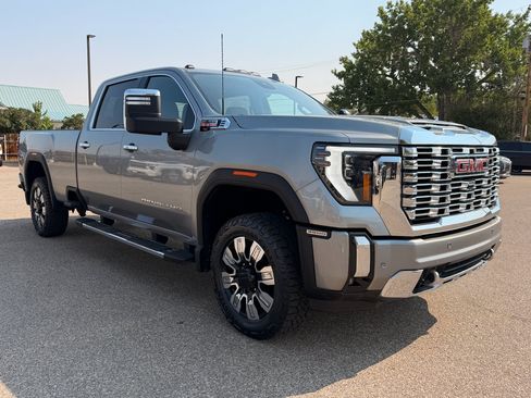 Used 2025 GMC Sierra 3500 Denali w/ Denali Reserve Package AWD/4WD image 5