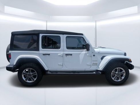Used 2023 Jeep Wrangler Unlimited Sahara AWD/4WD image 2