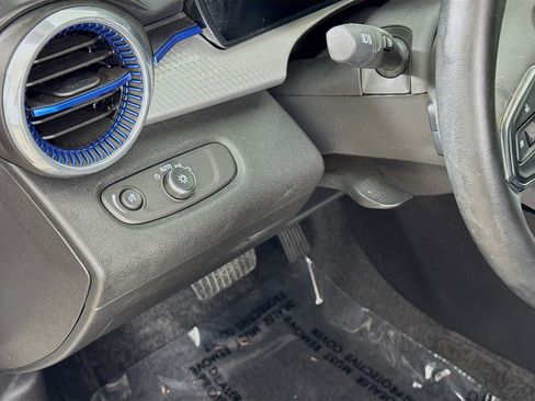 Used 2024 Chevrolet Trax LT w/ Driver Confidence Package image 10