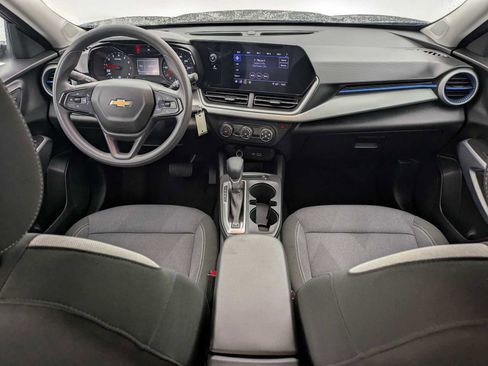 Used 2025 Chevrolet Trax LS image 15