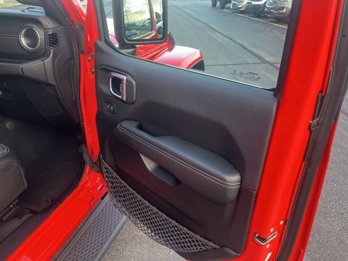 Used 2021 Jeep Wrangler Unlimited Sahara w/ Cold Weather Group AWD/4WD image 10