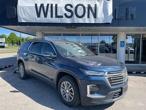 Used 2022 Chevrolet Traverse LT FWD image 1