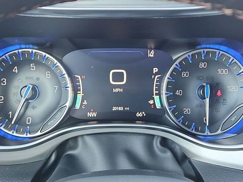 Used 2024 Chrysler Pacifica Pinnacle w/ Trailer Tow Group image 19