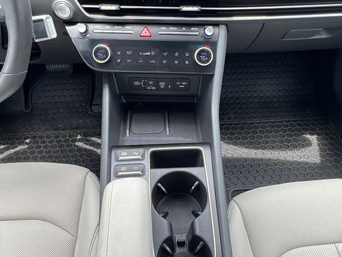 Used 2025 Hyundai Sonata Limited FWD image 15