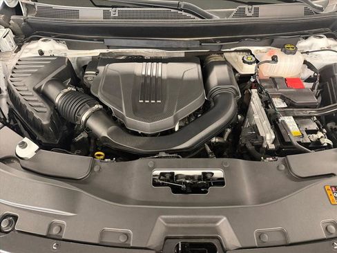 Used 2024 Chevrolet Traverse RS image 21