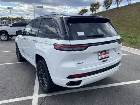 New 2025 Jeep Grand Cherokee Summit image 5