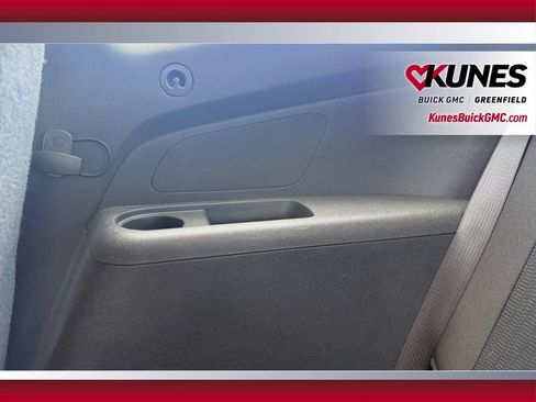 Used 2015 Chevrolet Traverse LT w/ Style and Technology Package FWD image 37