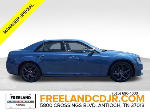 Used 2022 Chrysler 300 Touring L RWD image 2