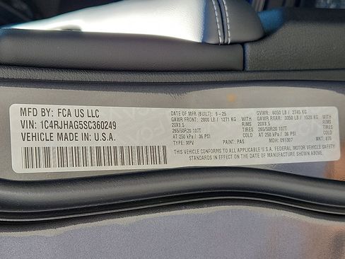 New 2025 Jeep Grand Cherokee Altitude image 17