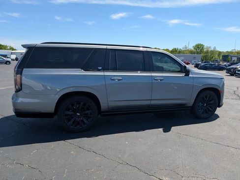 Used 2023 Cadillac Escalade ESV Sport Platinum AWD/4WD image 9