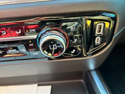 Used 2024 GMC Sierra 1500 SLT AWD/4WD image 23
