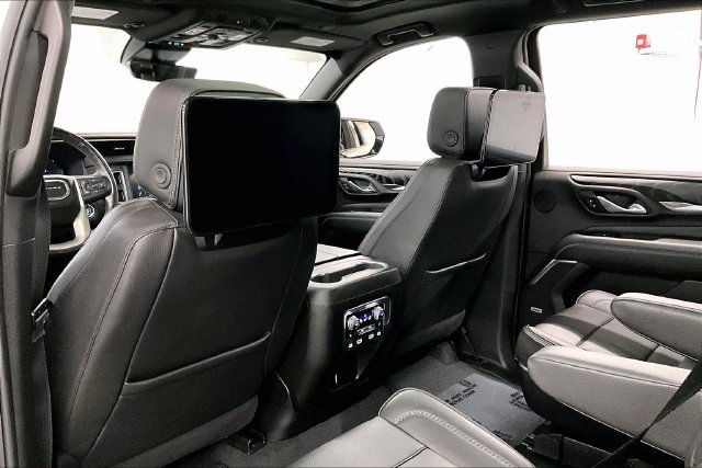 Used 2023 GMC Yukon XL Denali w/ Advanced Technology Package AWD/4WD image 35