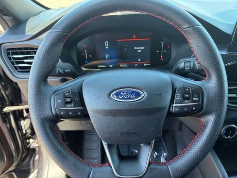 Used 2025 Ford Escape ST-Line FWD image 11