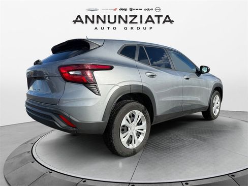 Used 2025 Chevrolet Trax LS w/ Driver Confidence Package image 5