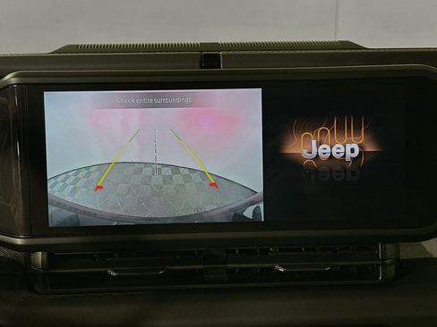 Used 2025 Jeep Wrangler Sahara image 24