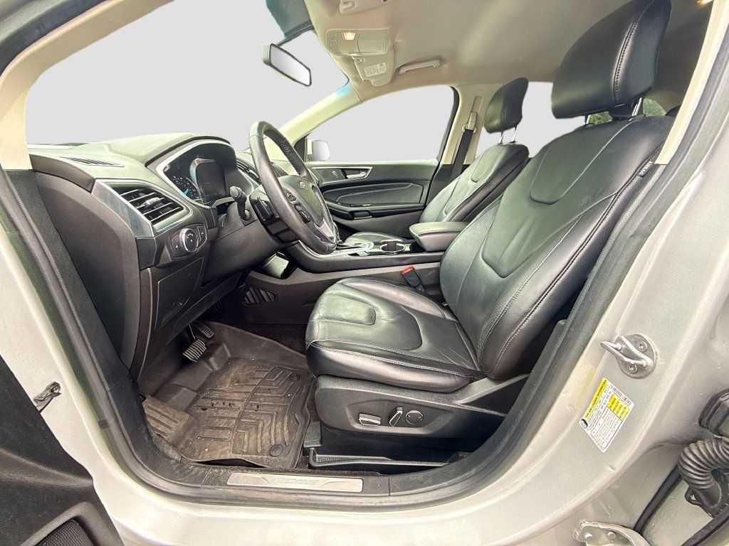 Used 2018 Ford Edge Titanium AWD/4WD image 22