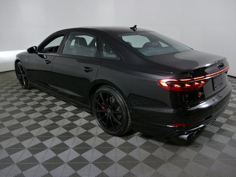 Used 2022 Audi S8 image 5