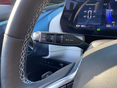 Used 2025 Chevrolet Equinox EV LT w/ Convenience Package FWD image 22