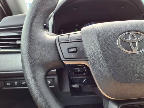 Used 2025 Toyota Camry LE w/ Convenience Package FWD image 11