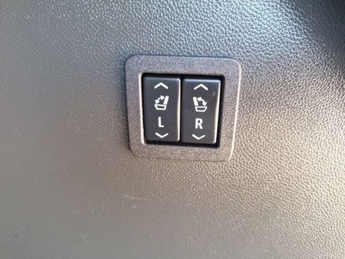 Certified 2024 Buick Enclave Premium image 32