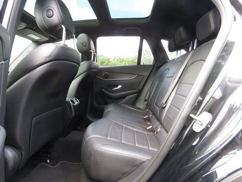 Used 2021 Mercedes-Benz GLC 300 4MATIC image 20