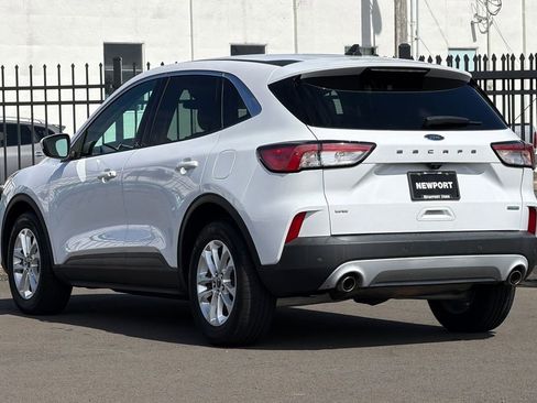 Used 2020 Ford Escape SE image 5