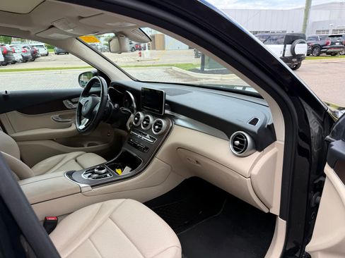 Used 2019 Mercedes-Benz GLC 300 4MATIC image 12