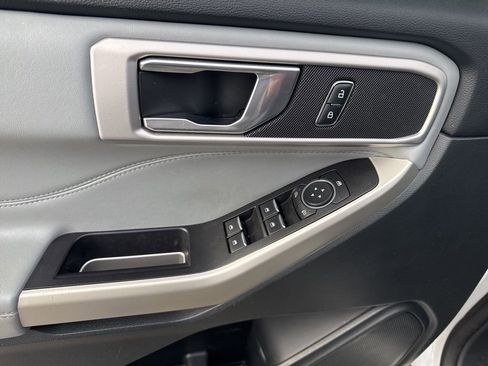 Used 2021 Ford Explorer XLT w/ Equipment Group 202A image 13