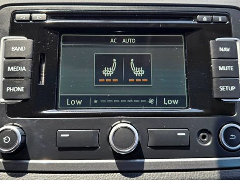 Used 2014 Volkswagen Tiguan SEL FWD image 34