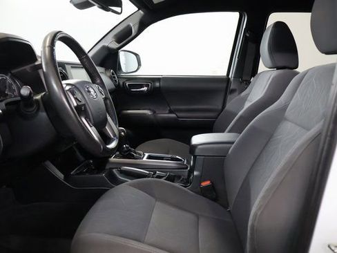 Certified 2019 Toyota Tacoma TRD Sport image 11