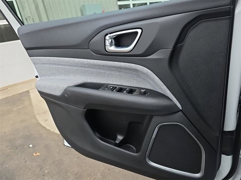 New 2026 Jeep Compass Latitude image 26