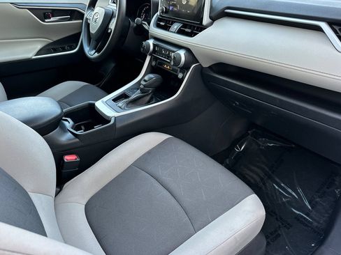Used 2025 Toyota RAV4 XLE w/ Convenience Package FWD image 20