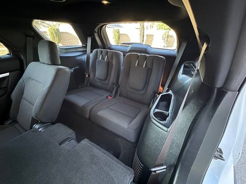 Used 2016 Ford Explorer XLT AWD/4WD image 29