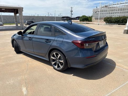 Used 2025 Honda Civic Sport Touring image 3