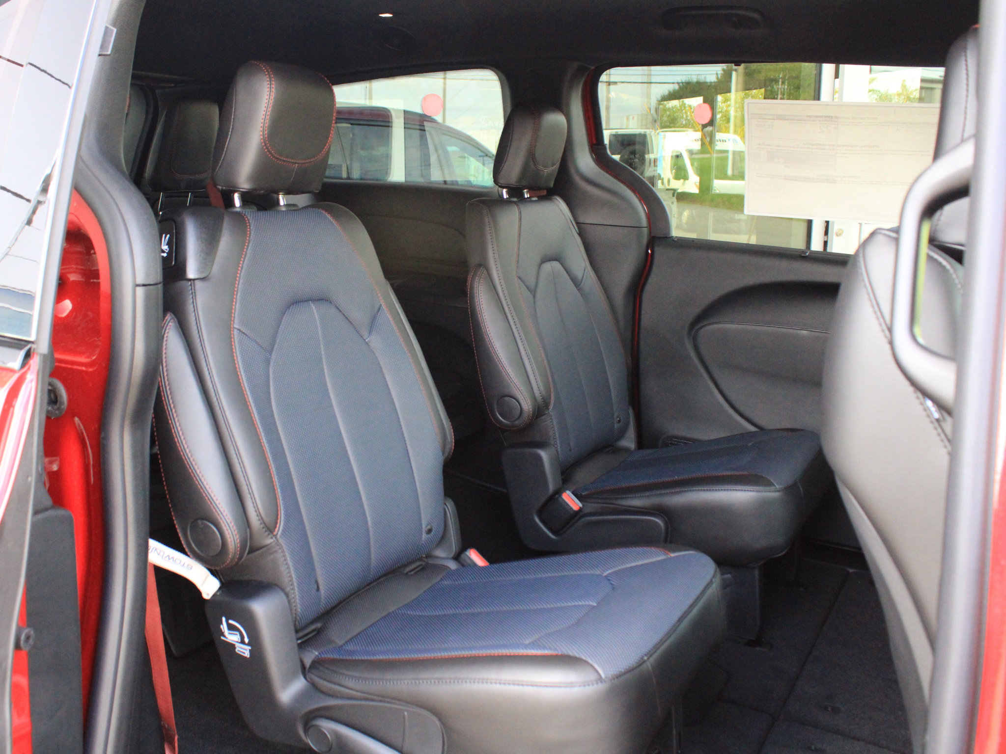 New 2027 Chrysler Pacifica Select FWD image 29