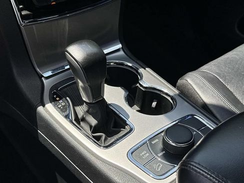 Used 2019 Jeep Grand Cherokee Limited w/ Luxury Group II AWD/4WD image 27
