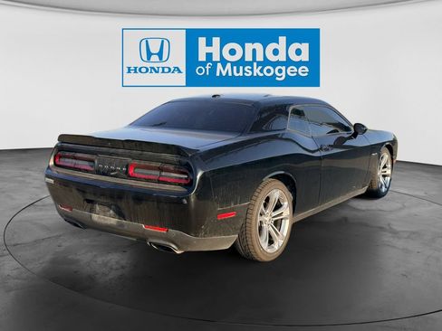 Used 2022 Dodge Challenger R/T RWD image 5