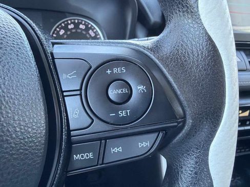 Used 2021 Toyota RAV4 XLE AWD/4WD image 25