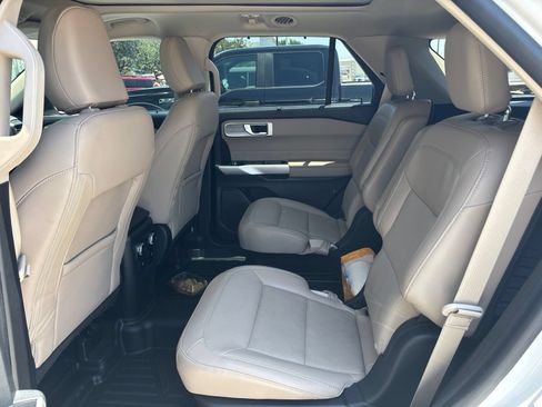 Used 2022 Ford Explorer Limited w/ Equipment Group 301A AWD/4WD image 10