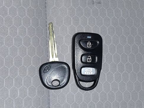 Used 2019 Hyundai Elantra SE w/ Winter Weather Package FWD image 32
