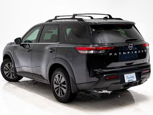 Used 2022 Nissan Pathfinder SV w/ SV Premium Package FWD image 29