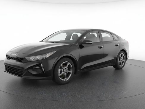 Used 2025 Kia K4 LXS image 3