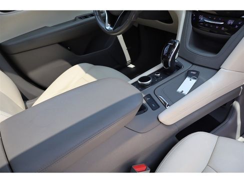 Used 2020 Cadillac XT6 Premium Luxury FWD image 17