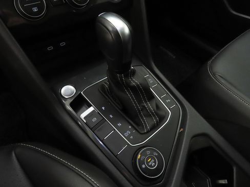 Used 2021 Volkswagen Tiguan SEL AWD/4WD image 17
