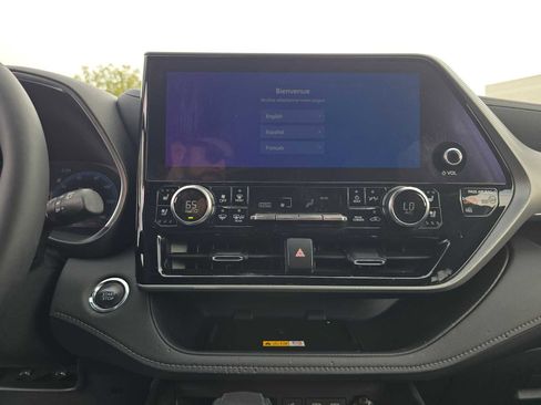 Used 2023 Toyota Highlander Platinum image 28