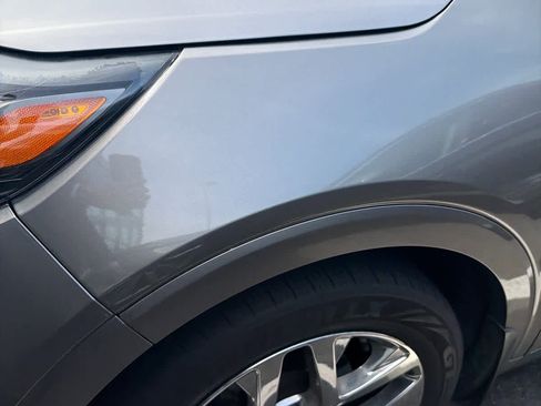 Used 2019 Kia Sorento SX image 2