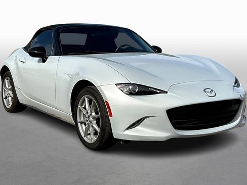 Used 2017 MAZDA MX-5 Miata Sport image 9