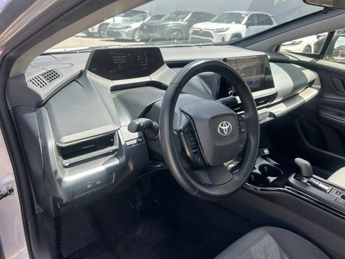 Used 2025 Toyota Prius LE FWD image 5