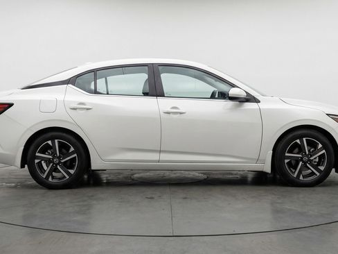 Used 2025 Nissan Sentra SV FWD image 11